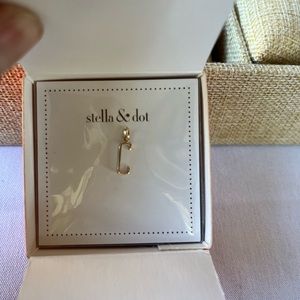 NIB Stella & Dot “C” Namesake Charm in gold
